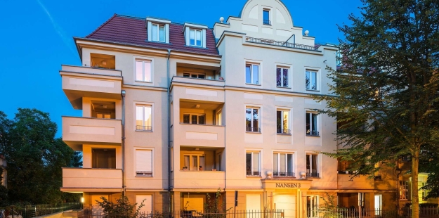 Berlin_Nansenstraße_Front_Abend_web_2000px.jpeg