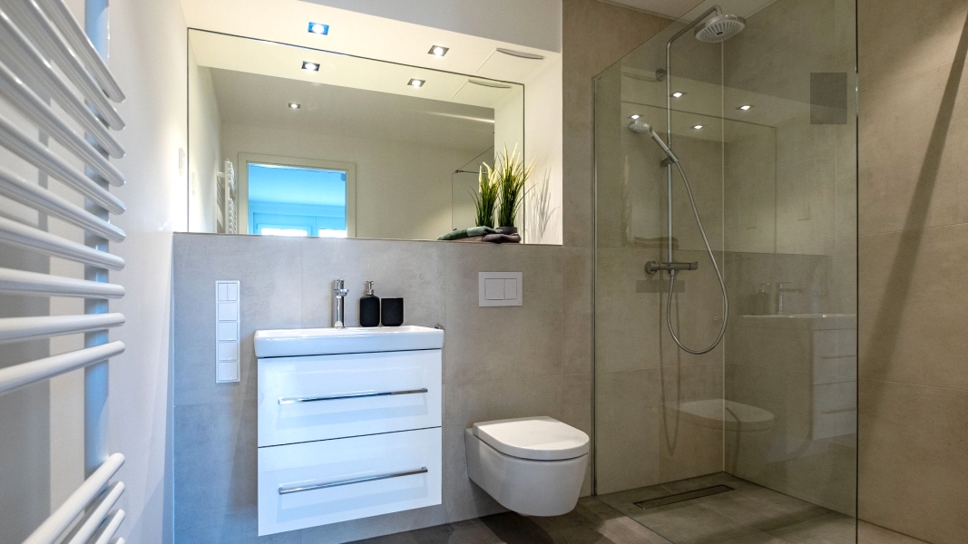 6_Achterdeck-Musterwohnung-Badezimmer (1).jpg